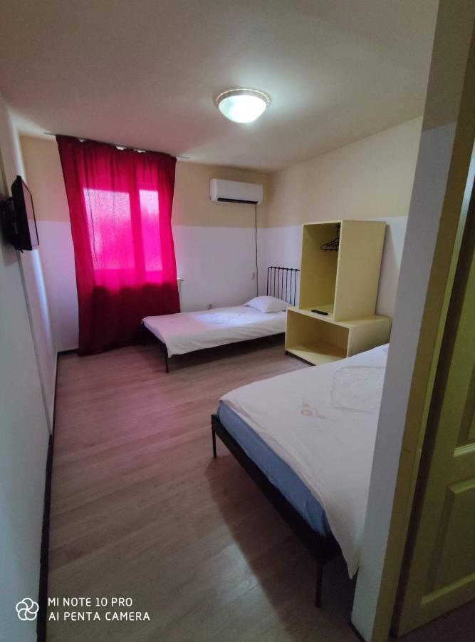 Alfredo Hostel Craiova Eksteriør billede
