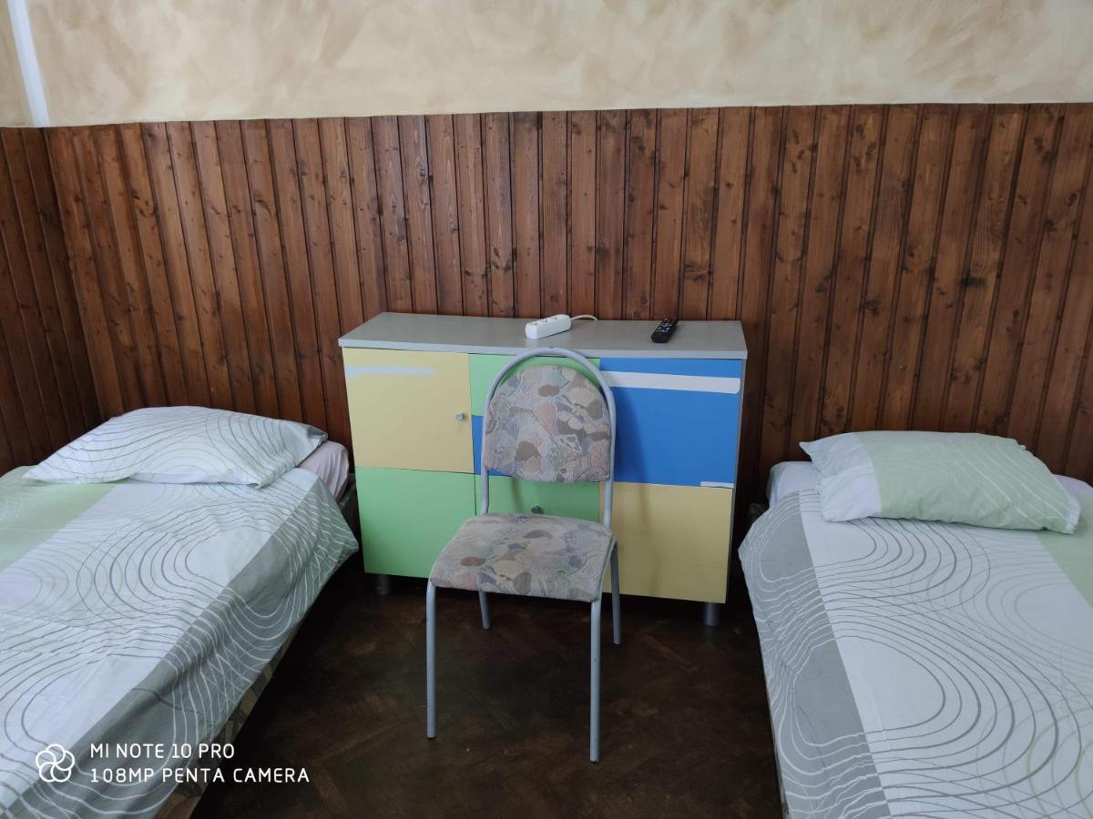 Alfredo Hostel Craiova Eksteriør billede