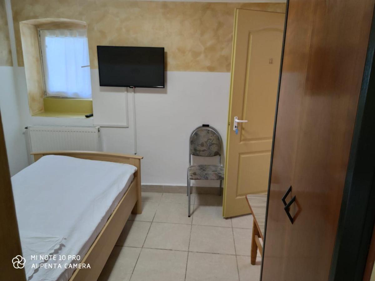 Alfredo Hostel Craiova Eksteriør billede