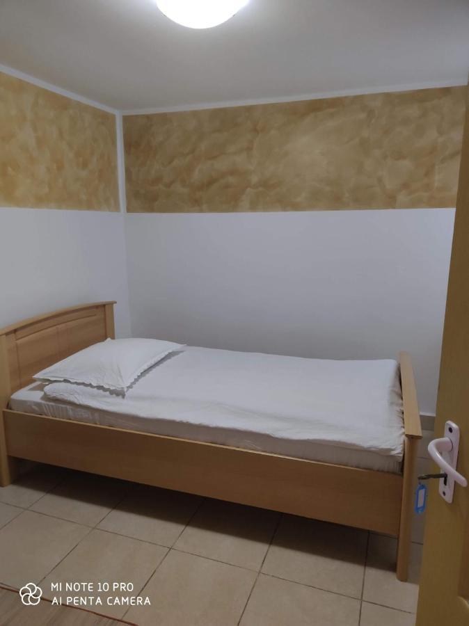Alfredo Hostel Craiova Eksteriør billede