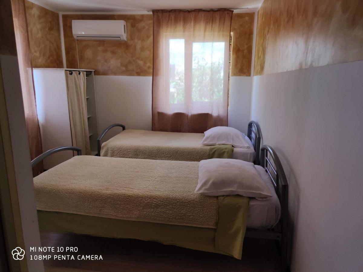 Alfredo Hostel Craiova Eksteriør billede